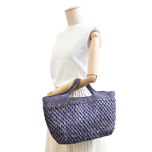 引き上げ模様のバッグ